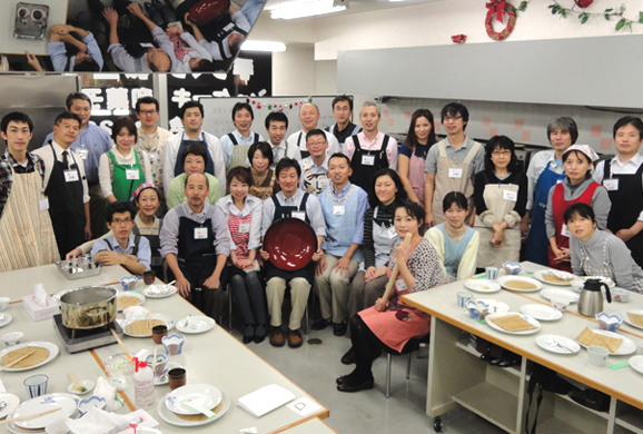 GE Healthcare Japan learns to make a healthy meal together.